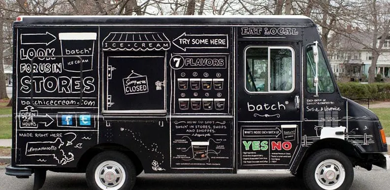 Un food truck: nel nostro immobile ci sono posti auto sicuri con magazzino annesso